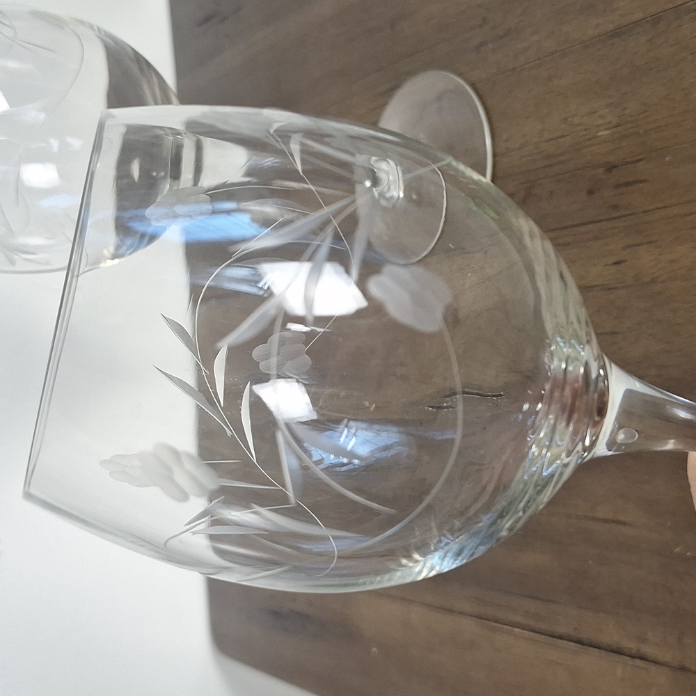 Princess House Heritage Crystal White Wine Glasses – Etched Floral (Set of 2) - Picture 7 of 8